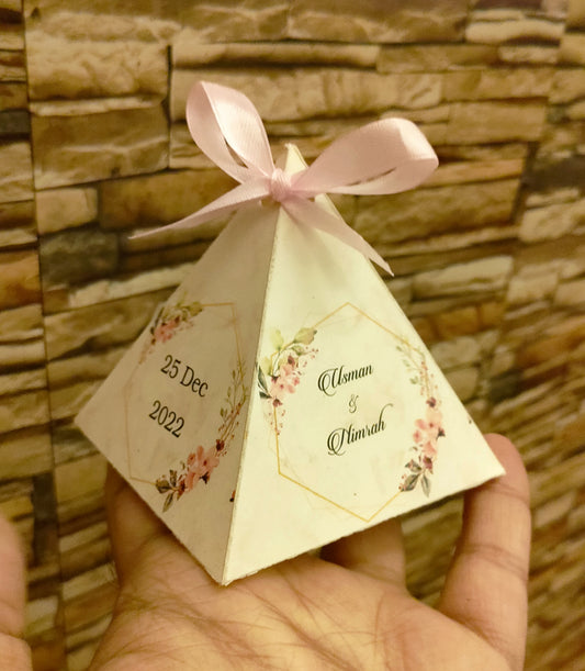 Customized Triangular Favour Boxes